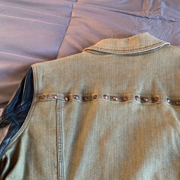 WOMEN green jacket with leather sleeves by David Bitton. - Picture 5 of 8